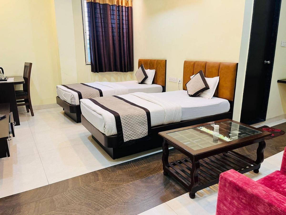 Jmc Hotel Lavish Akolia Exterior photo